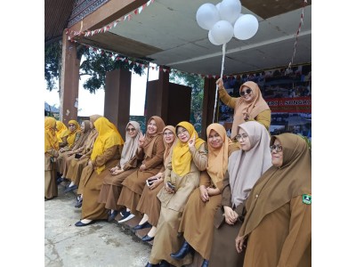 Pelepasan Balon & Foto Bersama Kelas XII 2025