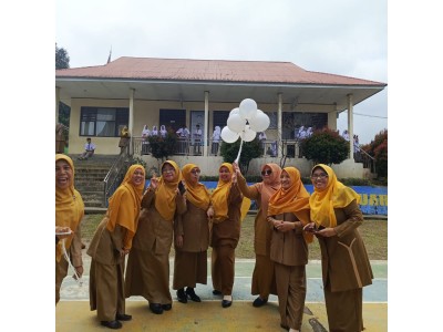 Pelepasan Balon & Foto Bersama Kelas XII 2025