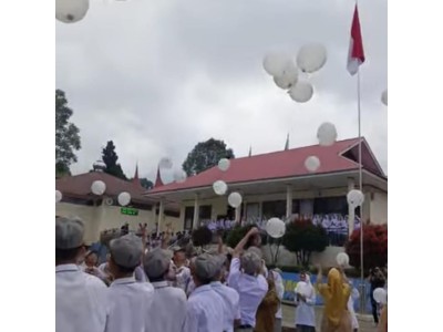 Pelepasan Balon & Foto Bersama Kelas XII 2025