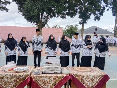 Peringatan Hari Guru 25 November 2024 (pemberian reword pada guru terbaik)