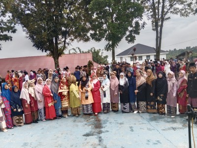 Hardiknas 2 mei 2025