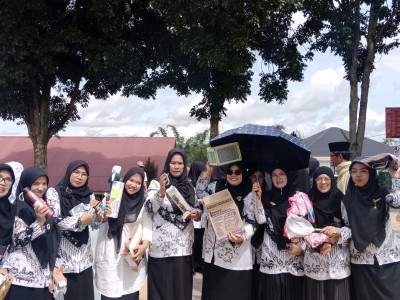 Peringatan Hari Guru 25 November 2024 (pemberian reword pada guru terbaik)