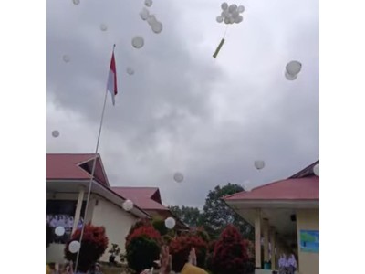 Pelepasan Balon & Foto Bersama Kelas XII 2025