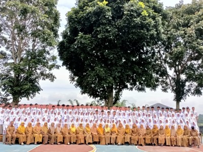 Pelepasan Balon & Foto Bersama Kelas XII 2025