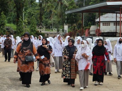 Studi Kampus Siswa Smansapua ke Politeknik Negeri Padang.