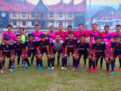 Tim sepak bolah SMA Negeri 1 Sungai Puar